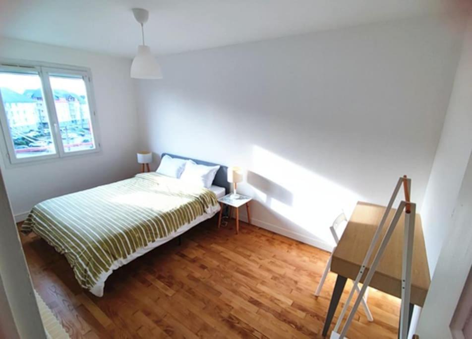 Appartement 76M2 Lumineux Centre Ville Garage Prive 3Ieme Etage Sans Ascenseur Fougères Exterior foto