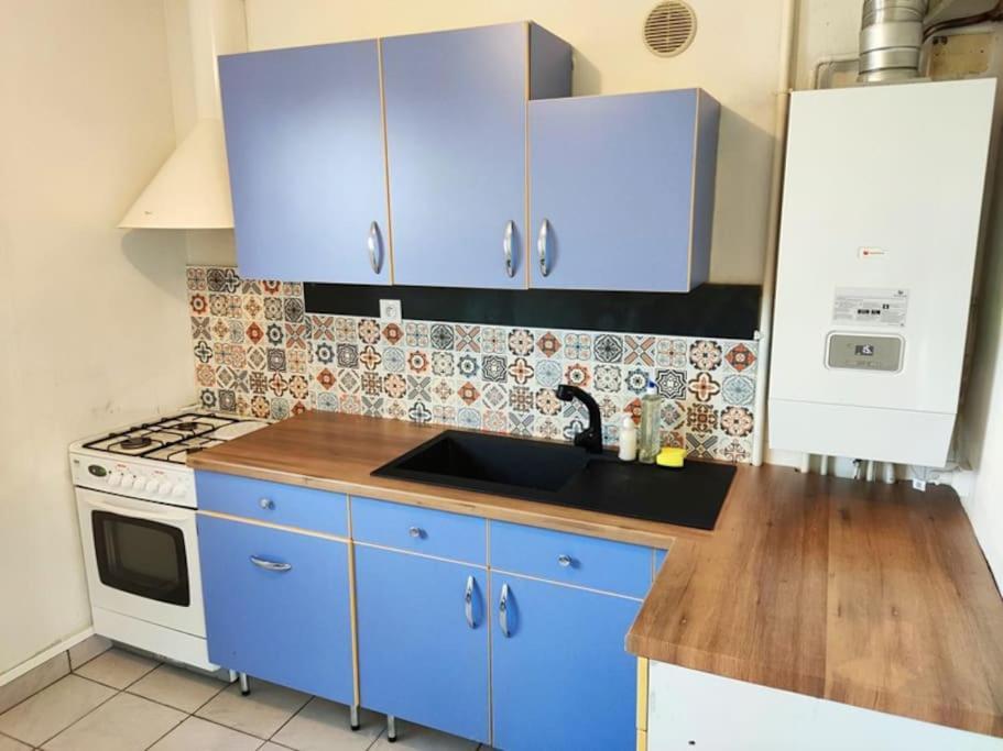 Appartement 76M2 Lumineux Centre Ville Garage Prive 3Ieme Etage Sans Ascenseur Fougères Exterior foto